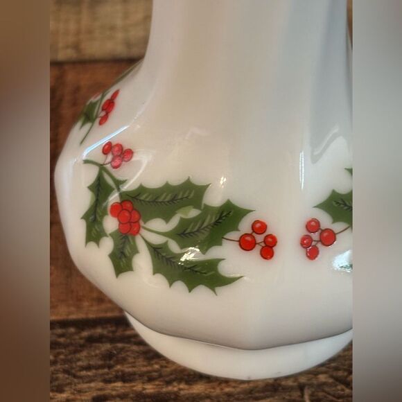 CHRISTMAS HOLLY BUD VASE Fine Porcelain Japan Holly Berries Holiday 6.25” - Picture 4 of 9